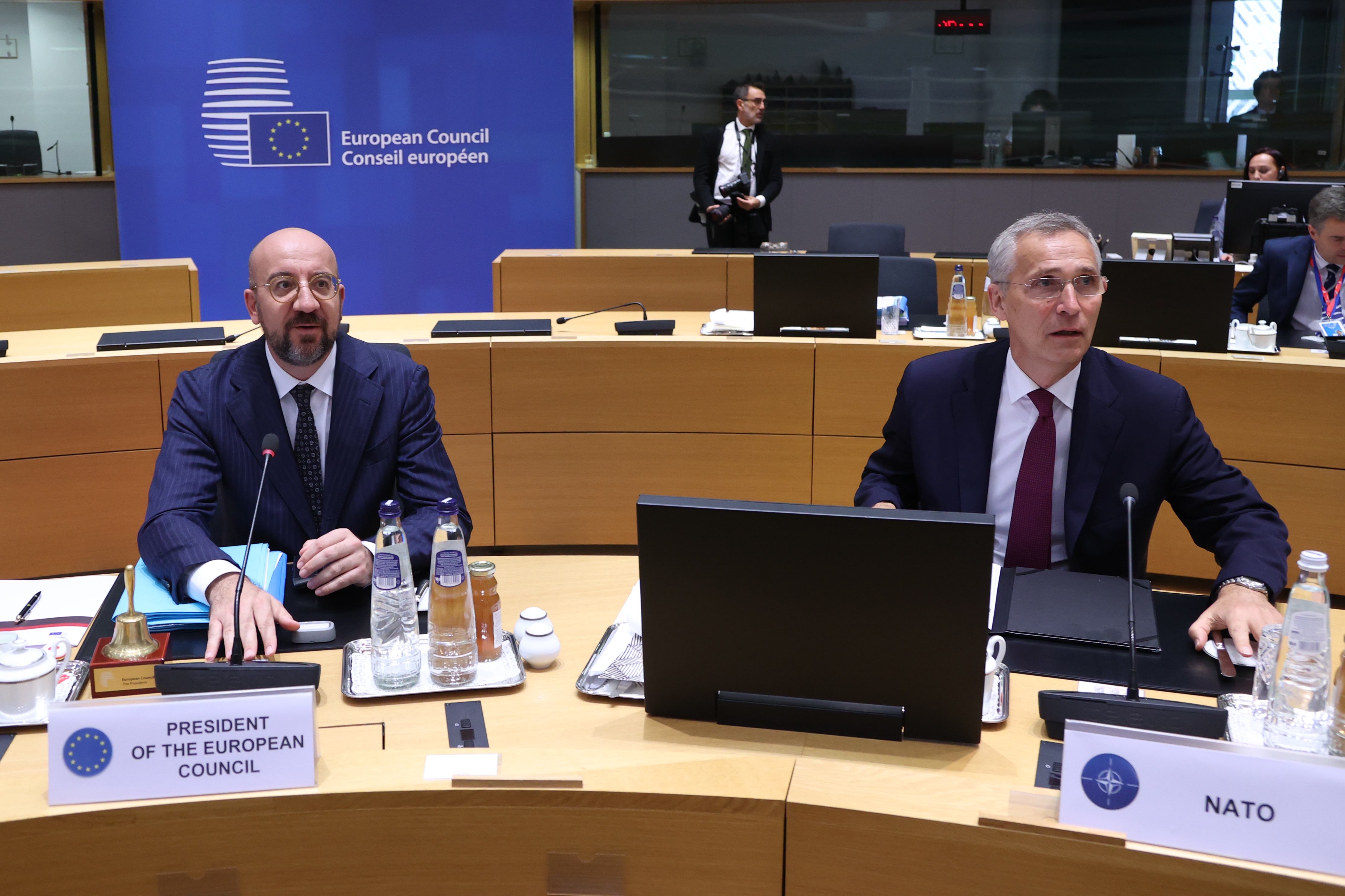 Для розгляду безпекових питань Президент Євроради Шарль Мішель запросив на саміт Генсека НАТО Єнса Столтенберга. Фото з сайту consilium.europa.eu