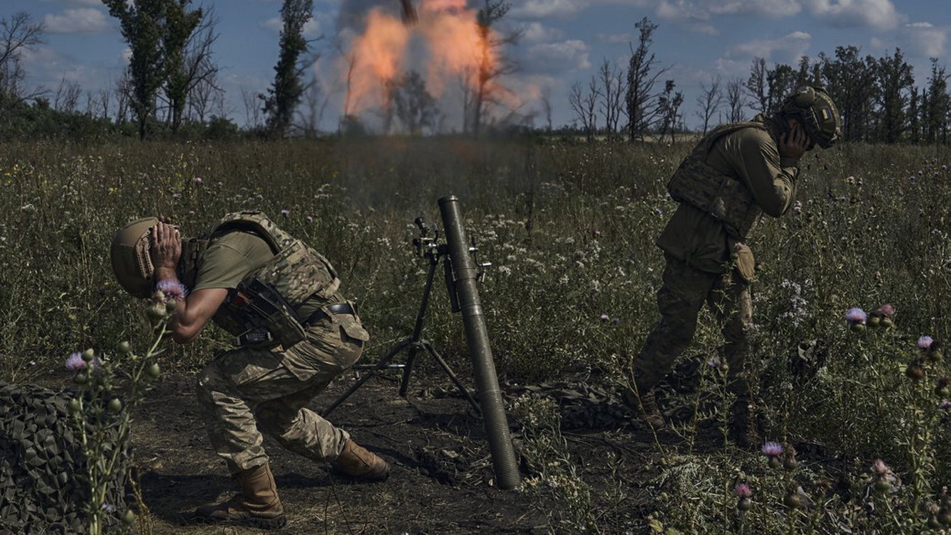 Військовослужбовці на одному з напрямків у Запорізькій області доводять, що на полі бою усі міномети однаково корисні. Фото з сайту suspilne.media