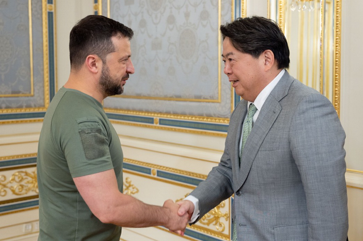 Володимир Зеленський та Йошімаса Хаяші окрему увагу приділили активізації взаємодії у питанні відновлення України. Фото з сайту president.gov.ua
