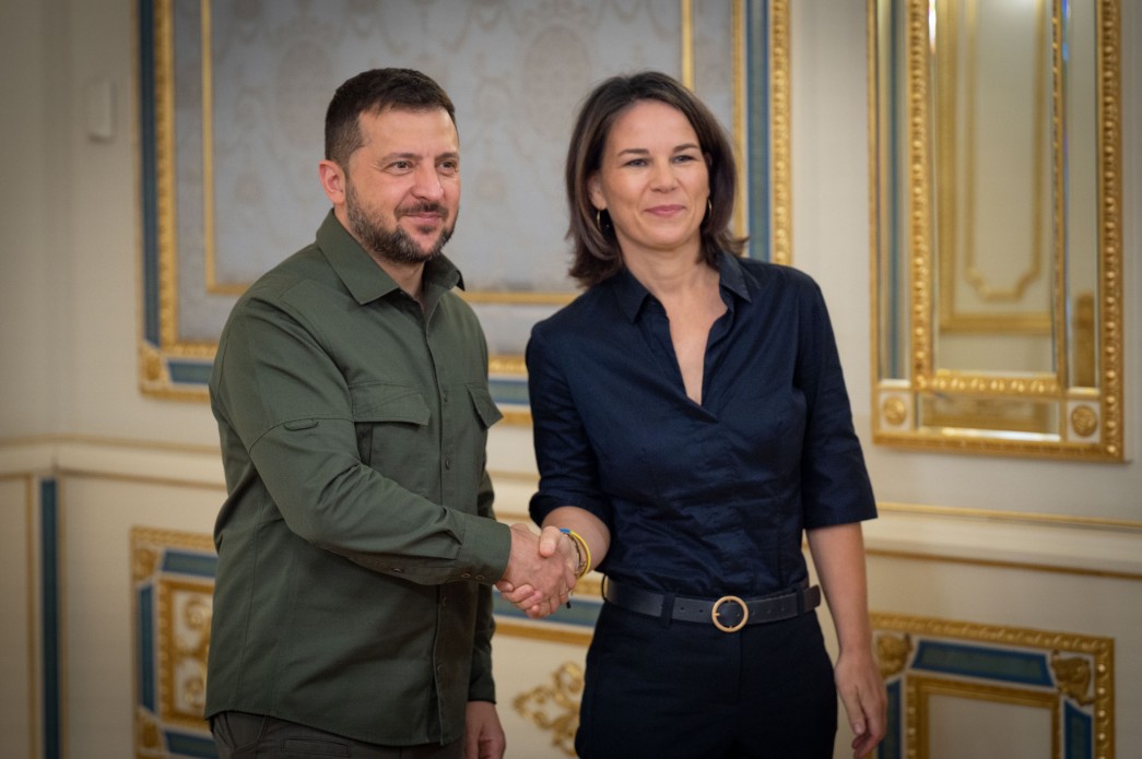 Володимир Зеленський висловив вдячність Анналені Бербок за потужну підтримку з боку ФРН. Фото з сайту president.gov.ua