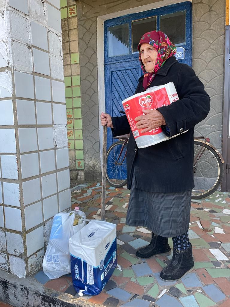 Одна з гуманітарних акцій Фонду на Херсонщині, 2023. Фото автора