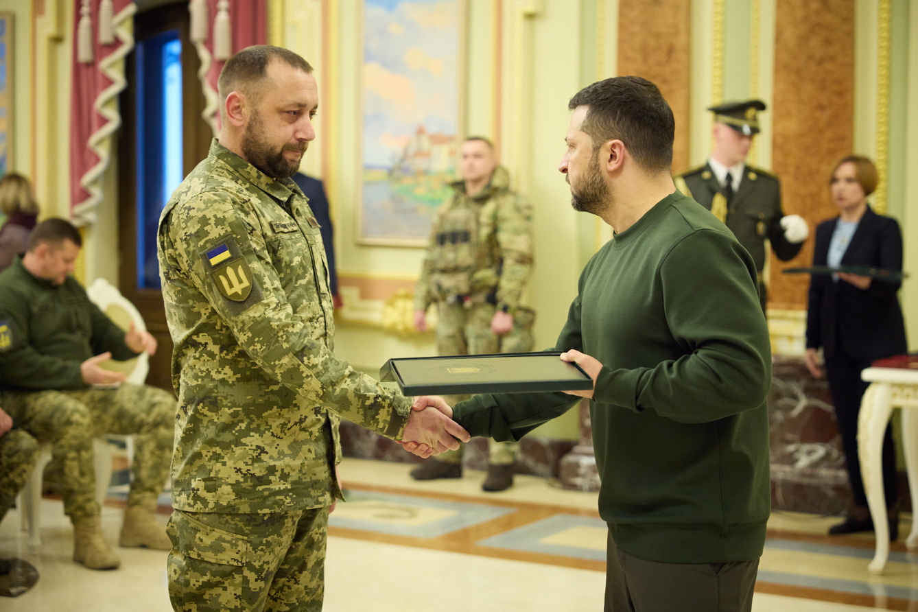 Глава держави зазначив, що для нього честь особисто привітати кожного з нагороджених з Днем Соборності України. Фото з сайту president.gov.ua