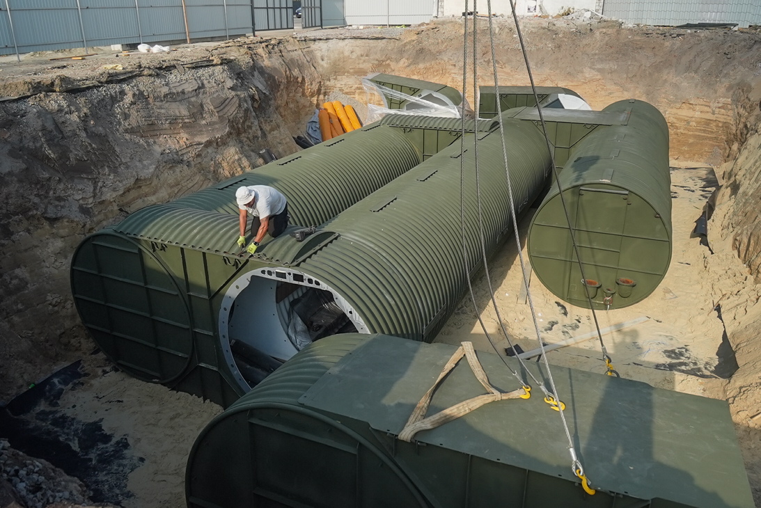 Конструкцію, яка забезпечує захист від уламків, ударної хвилі, хімічного ураження та радіоактивного пилу, змонтували за кілька тижнів. Фото з сайту mindev.gov.ua