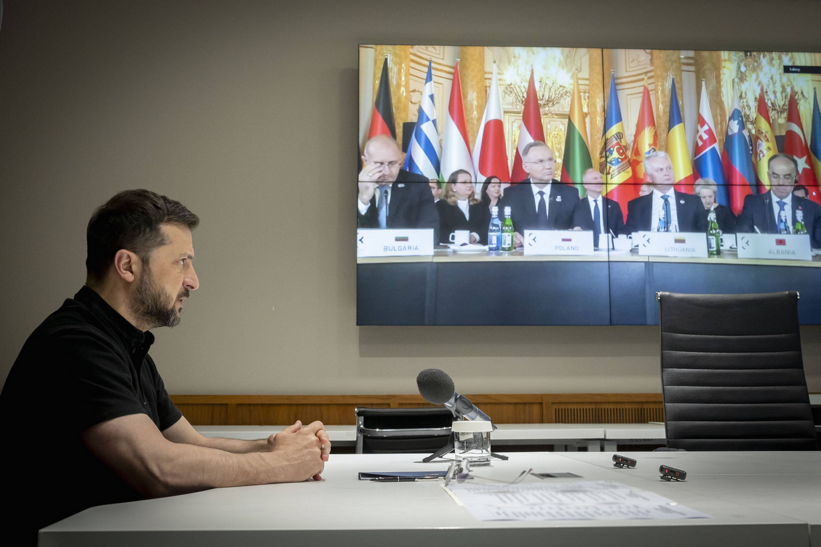 Президент Володимир Зеленський закликав зберігати тиск на рф, щоб допомогти в досягненні повного й безумовного припинення вогню  Фото з сайту president.gov.ua