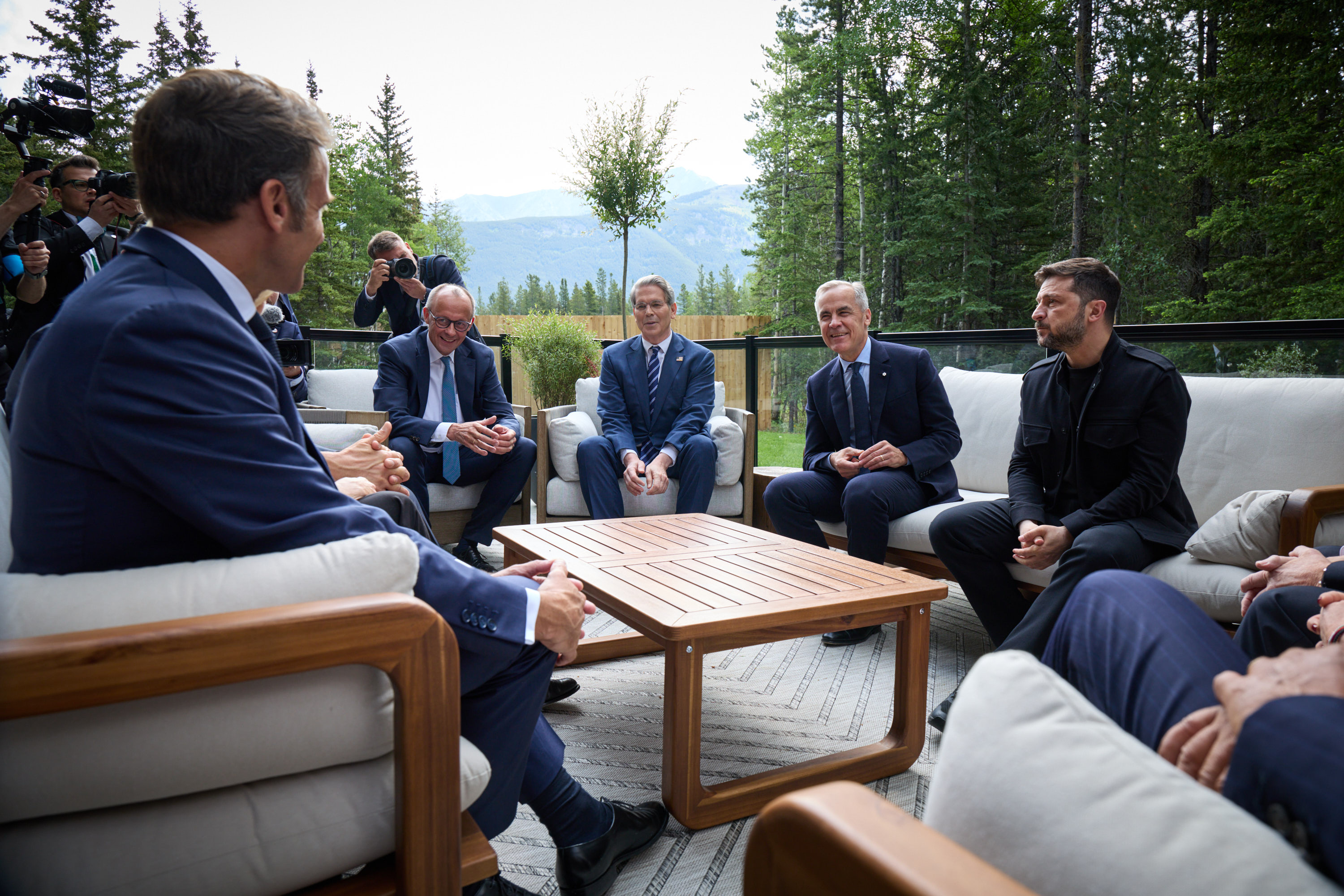 Лідери країн G7 мають скоординувати зусилля і запровадити жорсткіші санкції проти рф, які нарешті примусять її до справедливого миру. Фото з сайту president.gov.ua