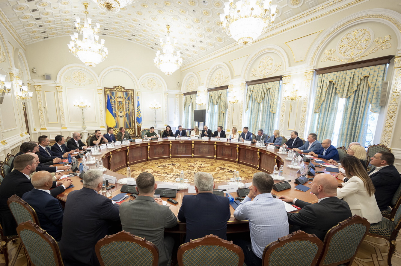 Володимир Зеленський нагадав бізнесменам, що Україна зацікавлена в розвитку співпраці зі Сполученими Штатами в галузі ОПК та економічному партнерстві. Фото з сайту president.gov.ua