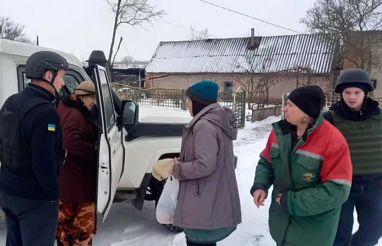 Рятувальники закликають усіх, хто перебуває у прифронтових громадах, не ризикувати життям та звертатися по допомогу. Фото з сайту zp.dsns.gov.ua