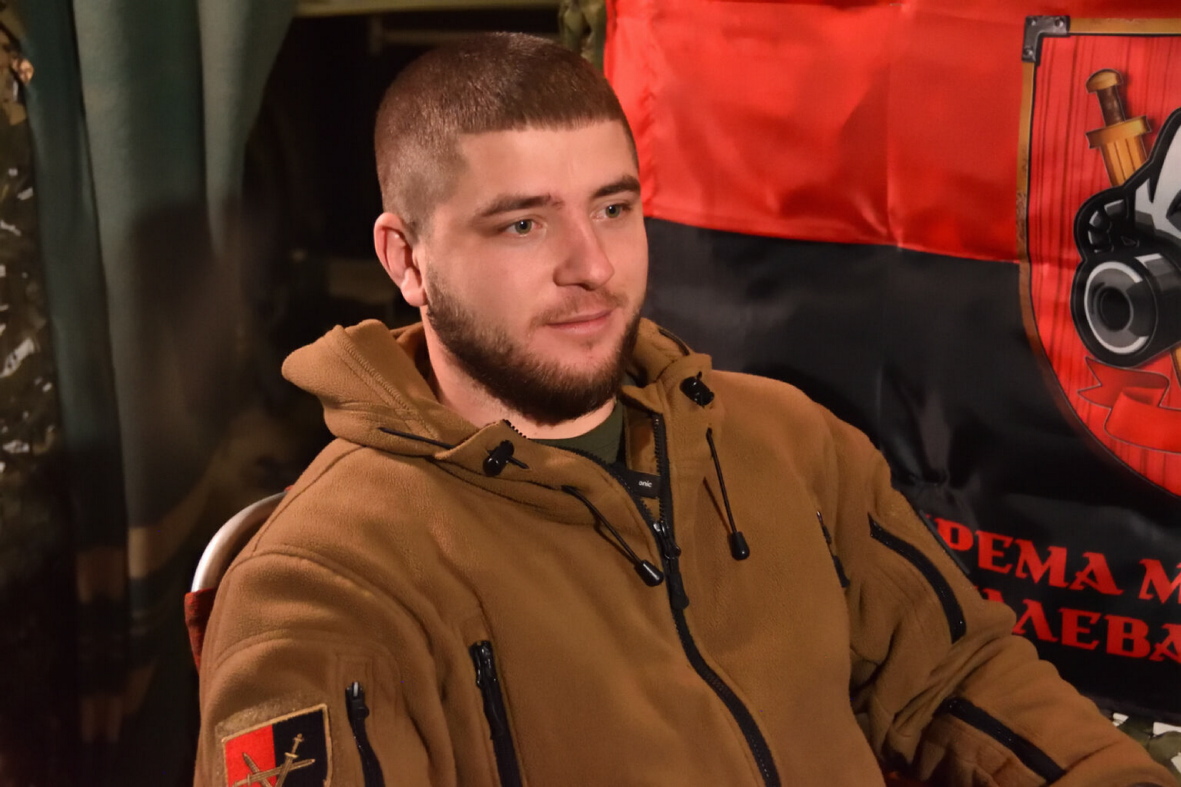 &laquo;У мене є бажання захищати свій дім!&raquo; &mdash; заявив Дмитро у військкоматі. Фото Кирила Самойленка