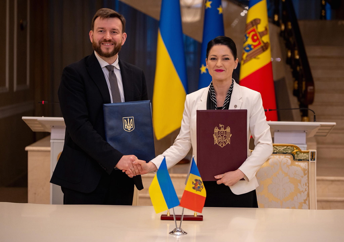 Підписаний міністрами Денисом Улютіним і Наталією Плугару документ створює чіткі та прозорі механізми координації систем соціального забезпечення обох держав. Фото з сайту msp.gov.ua