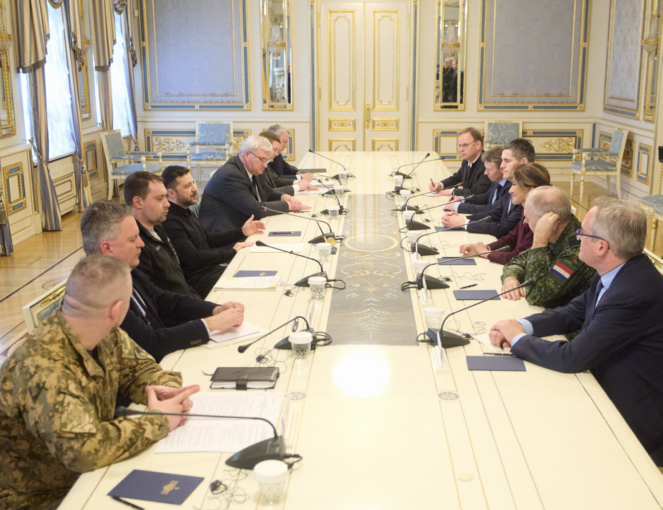 Президент України зокрема подякував за всі пакети підтримки, насамперед оборонні, та відзначив активну участь Нідерландів у роботі Коаліції охочих. Фото з сайту president.gov.ua