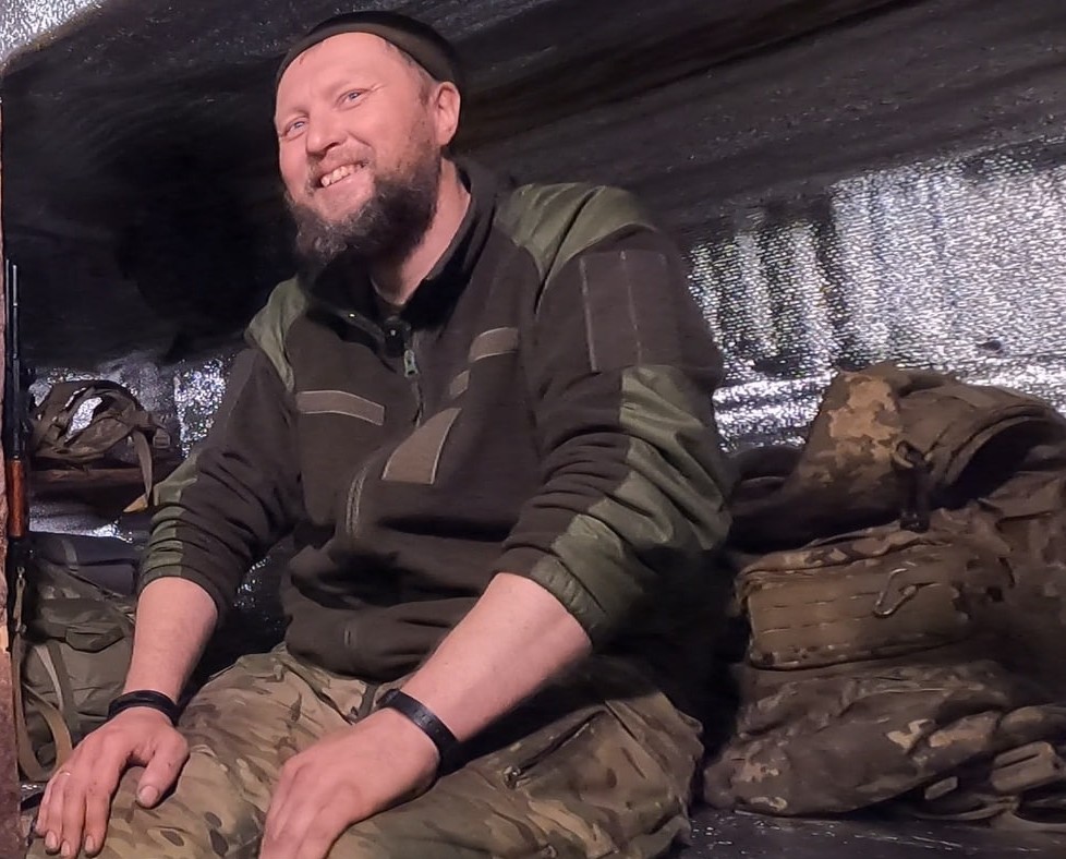 &laquo;Ведмідь&raquo; розповідає, що гарячий борщ підтримує артилеристів і фізично, і морально. Фото зі скріншотів відео Армія ТV