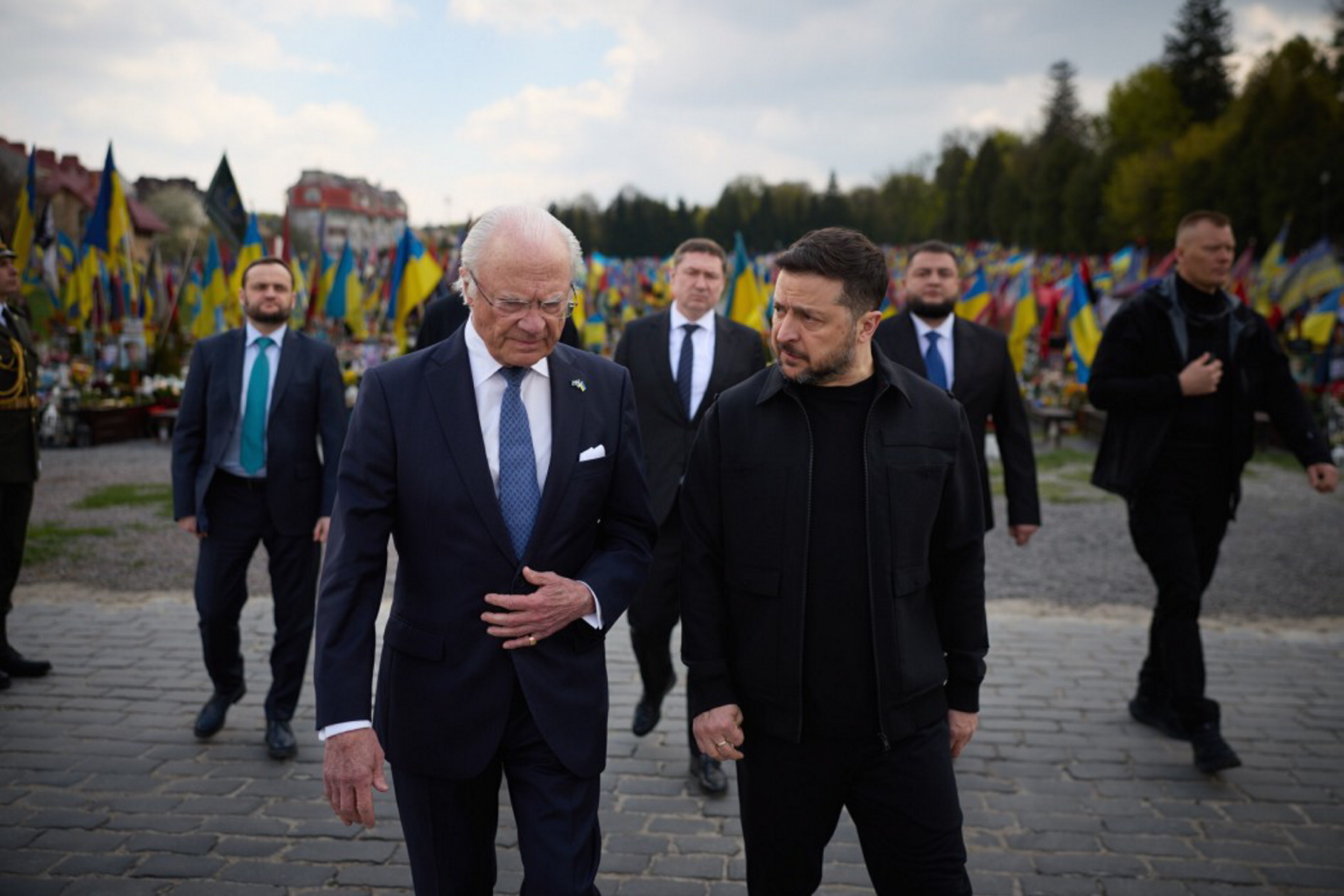 Володимир Зеленський і Карл ХVI Густав ушанували пам&rsquo;ять українців, які віддали життя за незалежність України. Фото з сайту president.gov.ua