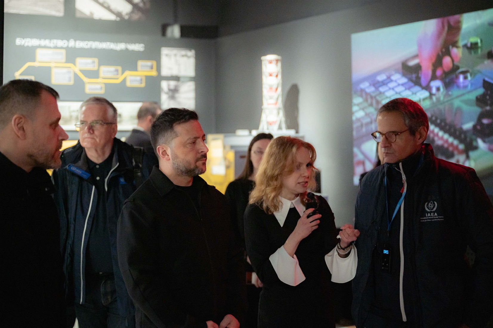 Володимир Зеленський і генеральний директор МАГАТЕ Рафаель Гроссі побували на відкритті нової постійної експозиції Національного музею &laquo;Чорнобиль&raquo; 