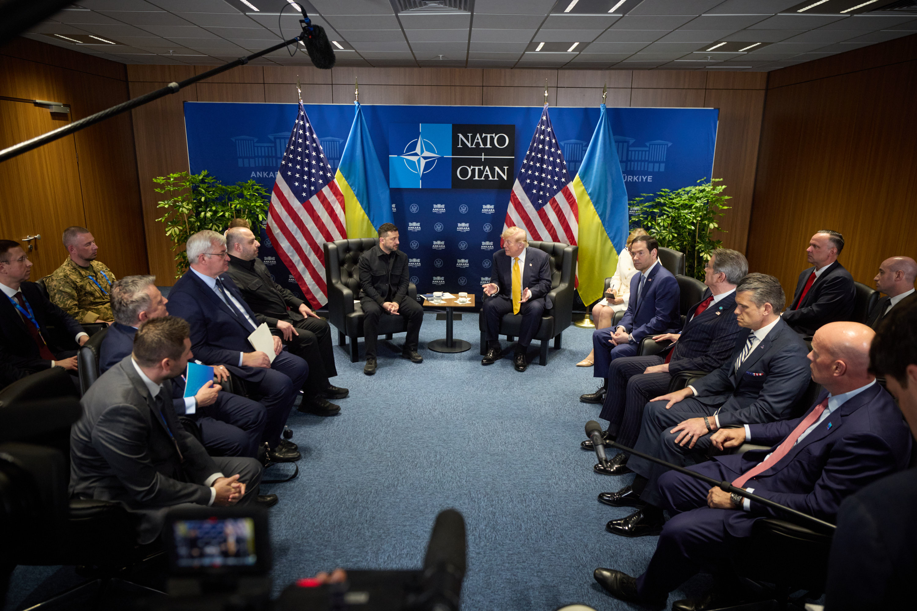 Володимир Зеленський і Дональд Трамп розраховують на оперативне опрацювання командами всього, про що йшлося під час зустрічі. Фото з сайту president.gov.ua