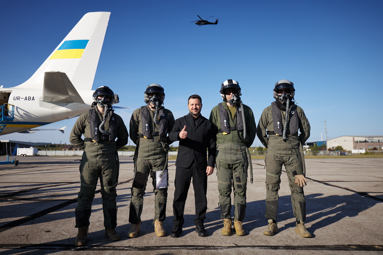 Володимир Зеленський побажав курсантам набиратися досвіду, який незабаром знадобиться. Фото з сайту president.gov.ua