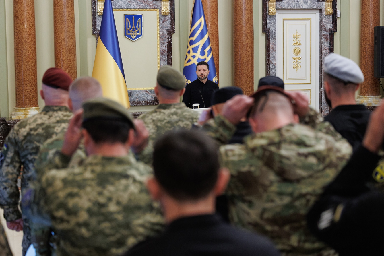 Глава держави подякував за сміливі операції на фронті та допомогу нашій армії. Фото з сайту president.gov.ua