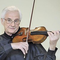 Скрипаль Олег Криса: «У Детройті підійшов колекціонер зі скрипкою Страдіварі й попросив зіграти на ній концерт»