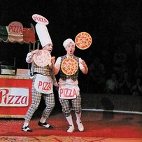 Як вам смакує  піца від клоуна?