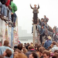 Повалення Берлінського муру: уроки для України