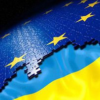 Київ має зосередитися на подоланні наслідків скандального рішення КСУ