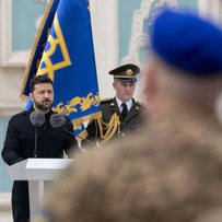 Перше слово першої статті — «Україна»