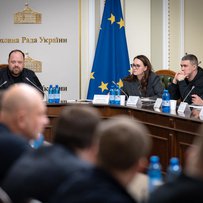 Підтримка урядових ініціатив та відкритість до діалогу