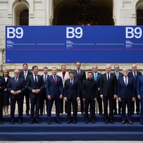 Створити спільну оборонну політику та спроможності
