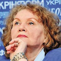Маріупольські портовики, читаючи поезії Ліни Костенко, привітали її з ювілеєм