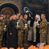 Освячено великодні паски, що відправляться до українських захисників