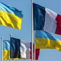 Перший візит французького міністра — в Київ
