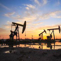 Нафта у світі дешевшає через надлишок пропозиції