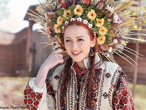 Фотомайстерня «Треті півні» вразила фотографіями українок у національному одязі