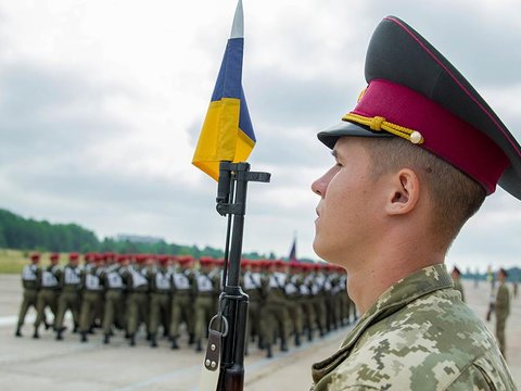 Військовослужбовці Національної гвардії України готуються до параду