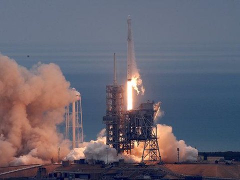 На мисі Канаверал успішно запустили Ракету Falcon 9