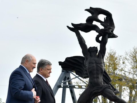 Порошенко і Лукашенко вшановують пам'ять загиблих у Чорнобильській катастрофі, - онлайн-трансляція