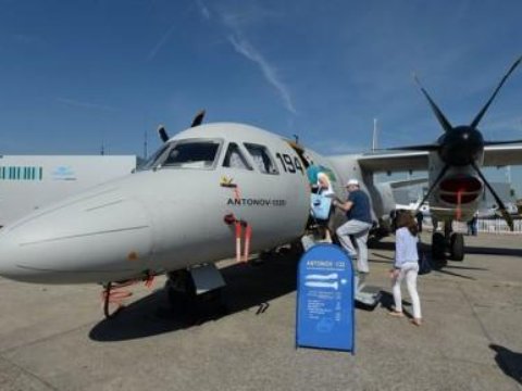 Новий український транспортний літак Ан-132D показали на престижному авіашоу Paris Air Show-2017 у Франції