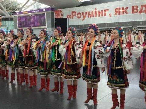 «Європа без кордонів»: аеропорт Бориспіль зустрів пасажирів народними танцями та виступами на пероні