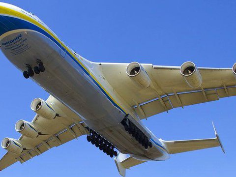АН-225 "Мрія": відео у незвичайному ракурсі