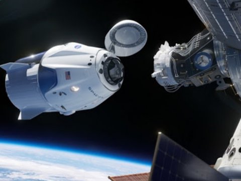 Стиковка Crew Dragon з Міжнародною космічною станцією