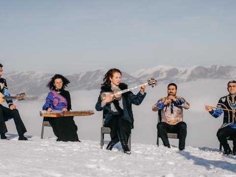 «Щедрик» виконали на старовинних інструментах з вершин гір Кавказу